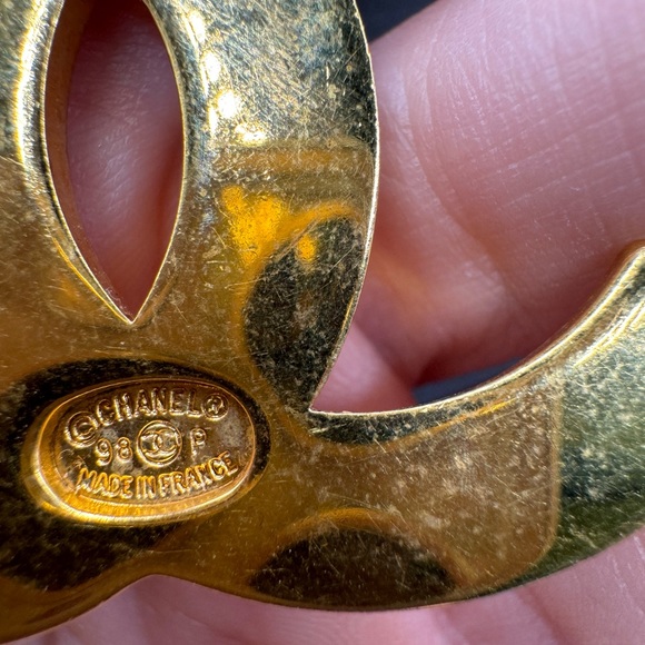 24K gold plated Chanel vintage pendant necklace with the large CC charm - Picture 4 of 8